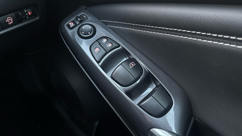 Nissan Juke 1.0 DiG-T 114 N-Connecta 5dr DCT Petrol Hatchback